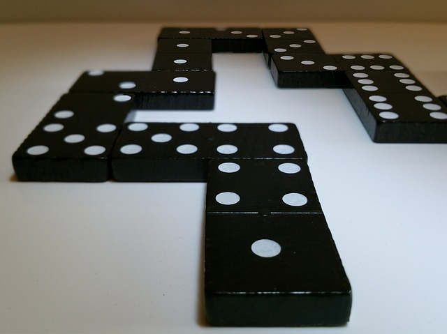 hra Domino