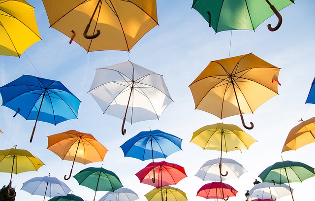 barevné holové deštníky